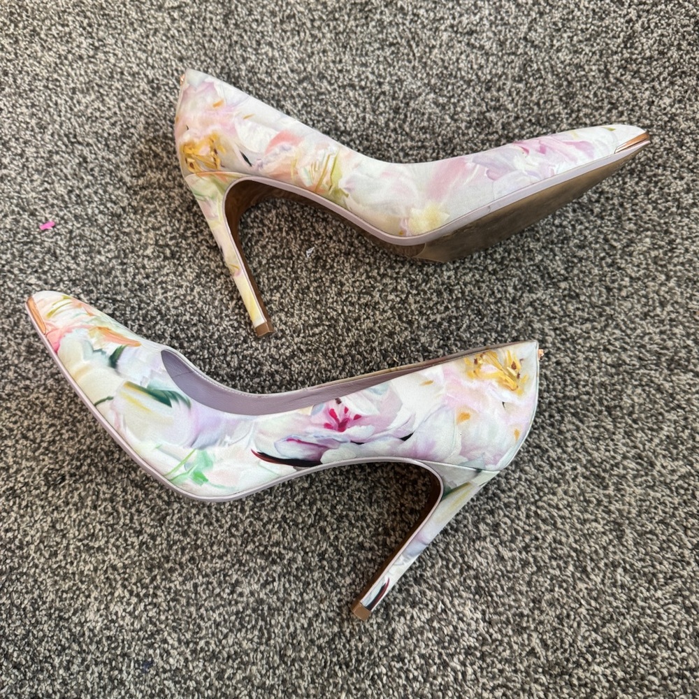 Ted Baker Vyixyn Pumps Women 39.5 US 9 EUC Floral Evening Heels Shoes Pink - Picture 5 of 10